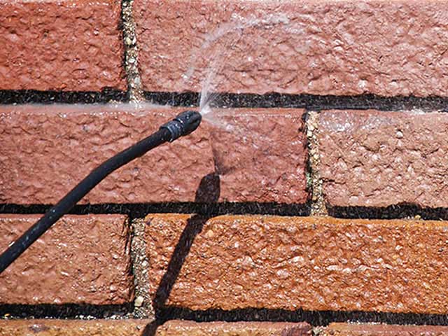 Humidité des façades - HUMIDABITAT en Belgique et France : nettoyage, traitement anti-mousse et traitement hydrofuge contre les infiltrations d'eau de votre façade